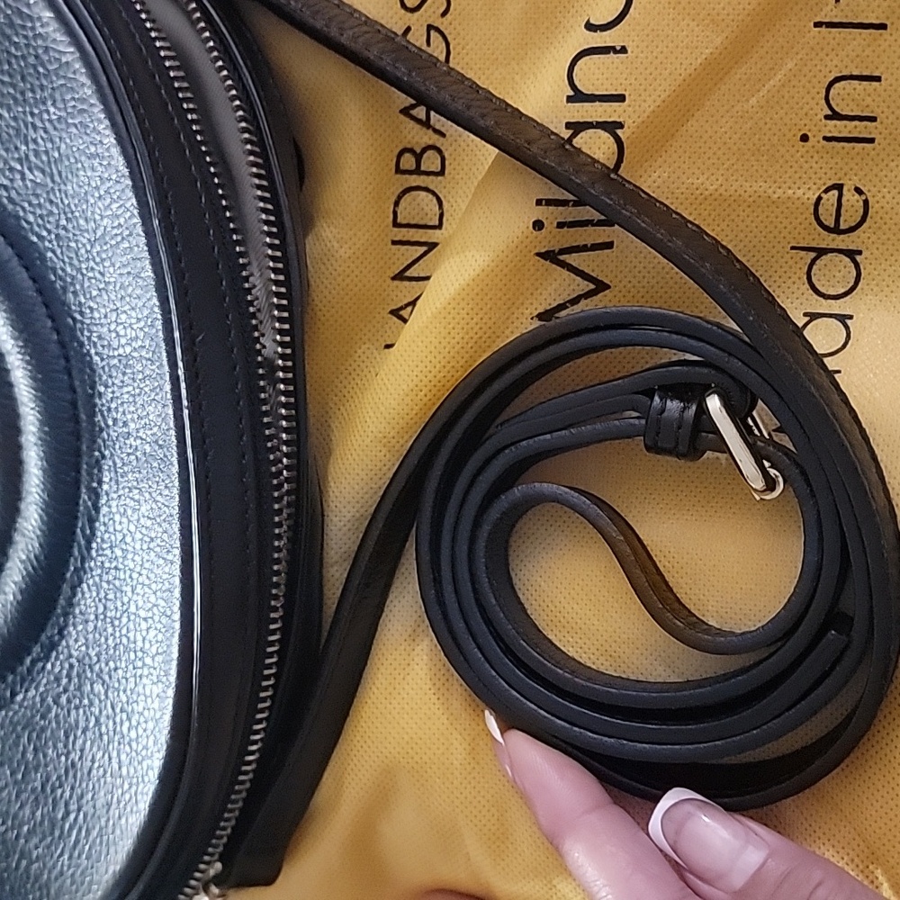 Valentino By Mario Valentino Black Crossbody Bag Great For‎ Everyday Use - Picture 15 of 16